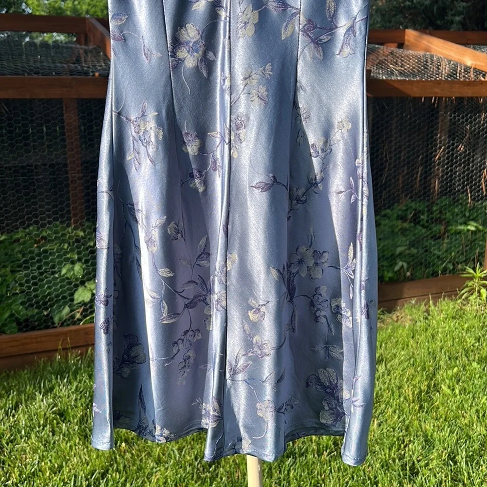EUC 5•7•9 Lavender Satin Dress • Size 3 Juniors - Picture 5 of 7